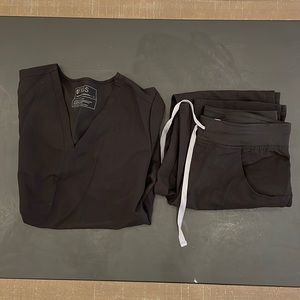 Figs size small black scrub set